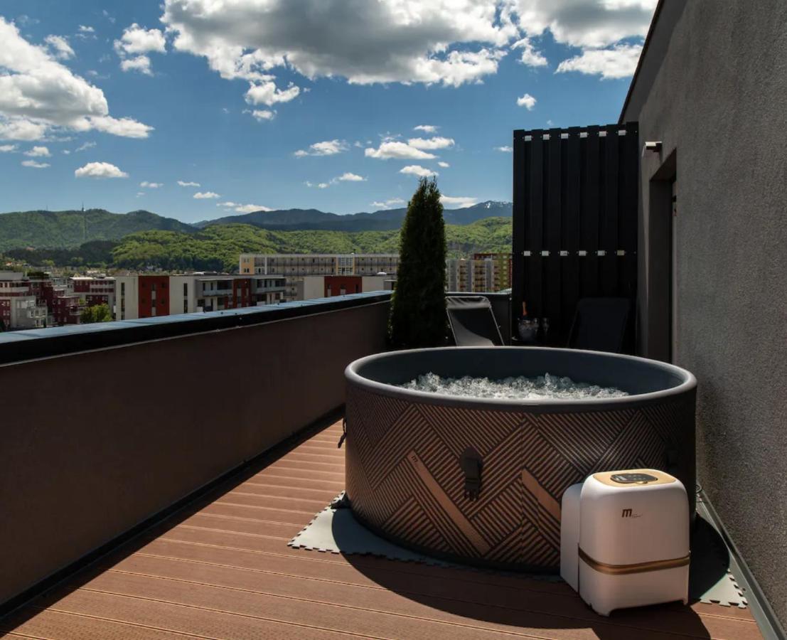 Apartamento Skylark - Singapore Penthouse With Jacuzzi & Panoramic View Braşov Exterior foto